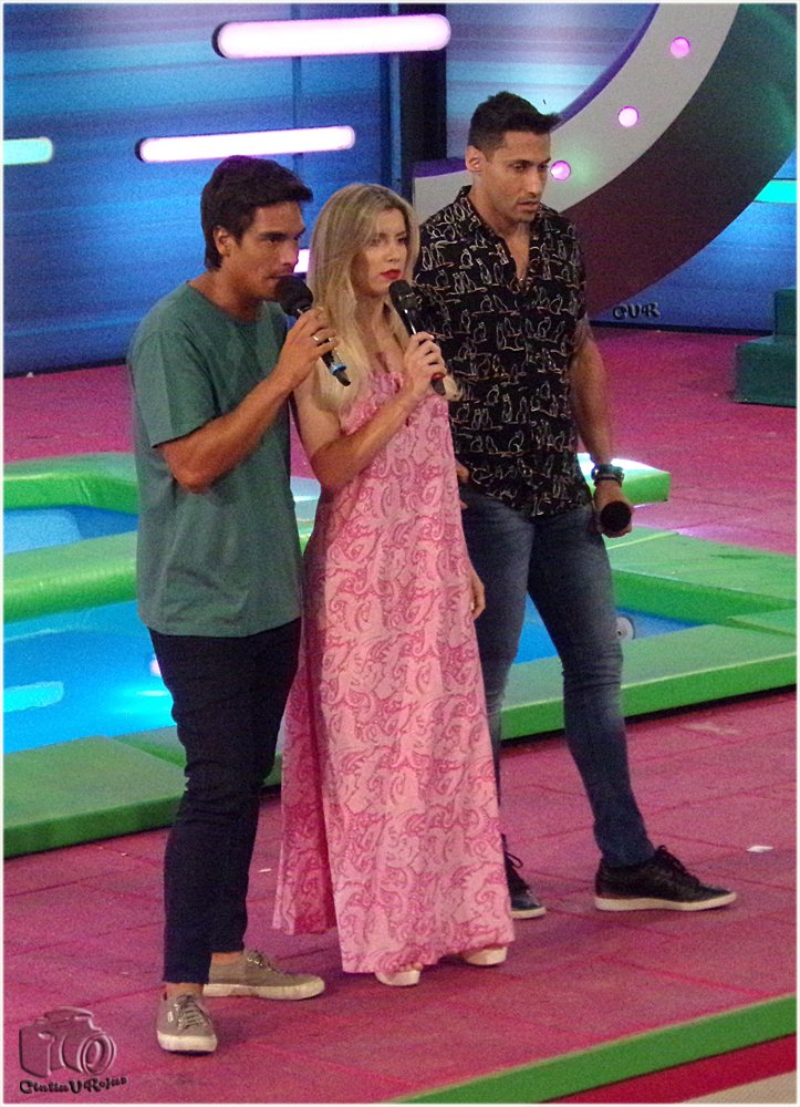 CintiaVRojas's tweet photo. #CombateDomingo11 @laufer4 @juani_martinez y @TitoSperanza8 https://t.co/3vE4dgAn6V