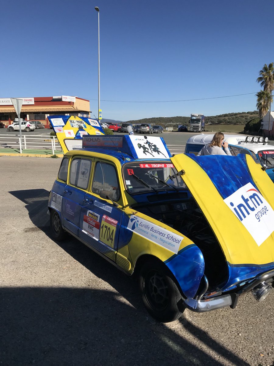 Notre 4L est bien arrivée à Algésiras 💪🏻
1er bivouac ce soir et rdv dimanche matin à 6h pour prendre le ferry 🛳🇲🇦
En attendant, on va profiter avec les trophistes 😊☀️ <a href="/SCC_info/">SCC</a>