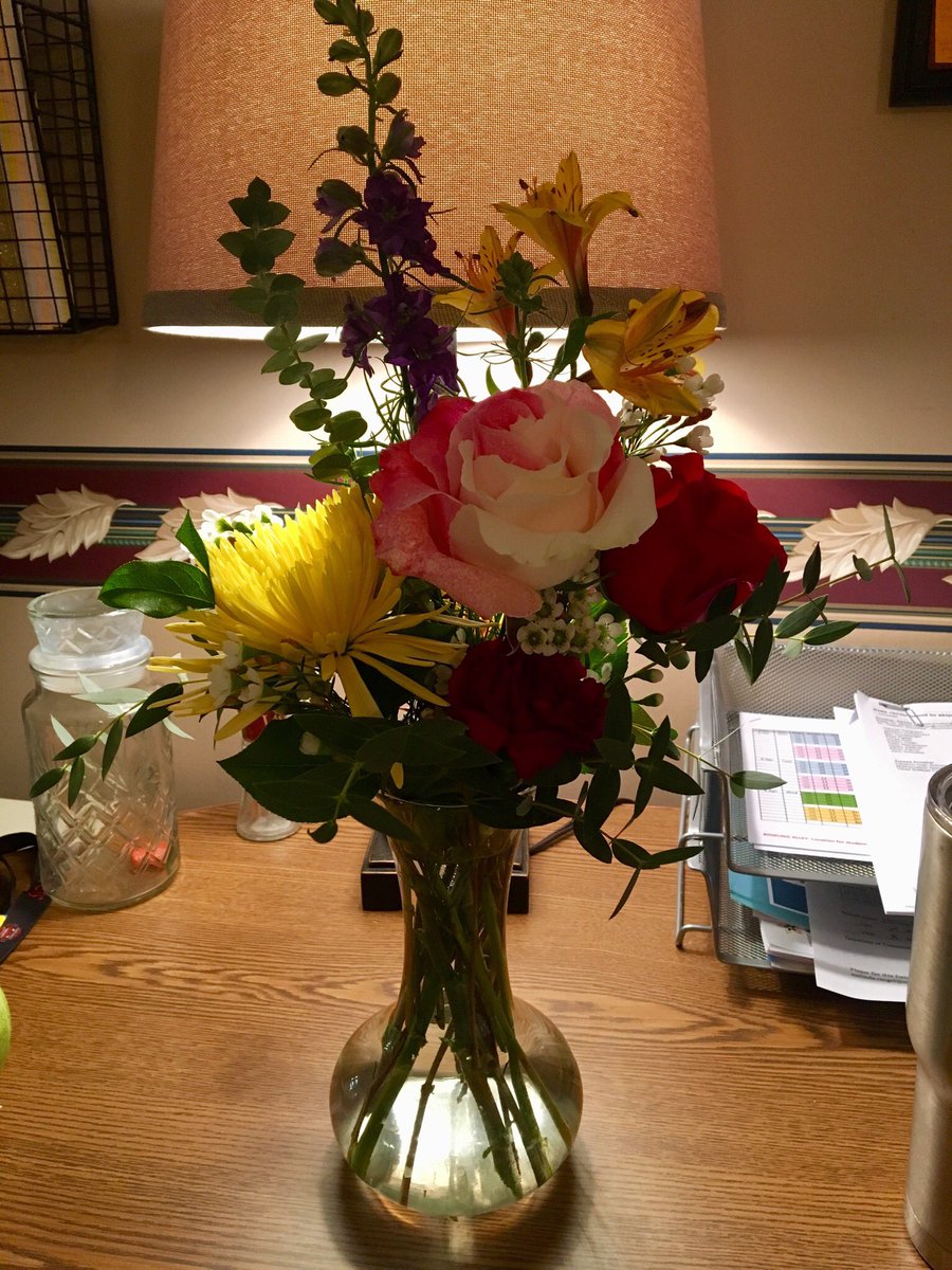 SwatherGuidance's tweet photo. When you’re feeling the love from your students and staff ❤️ #hesstonswathers #beKIND #GETJOY https://t.co/pNIlbc4hwL