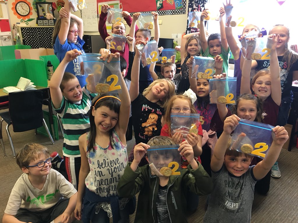 thomastroopers's tweet photo. Happy 102nd day of school!! https://t.co/VYUTIBgsdI