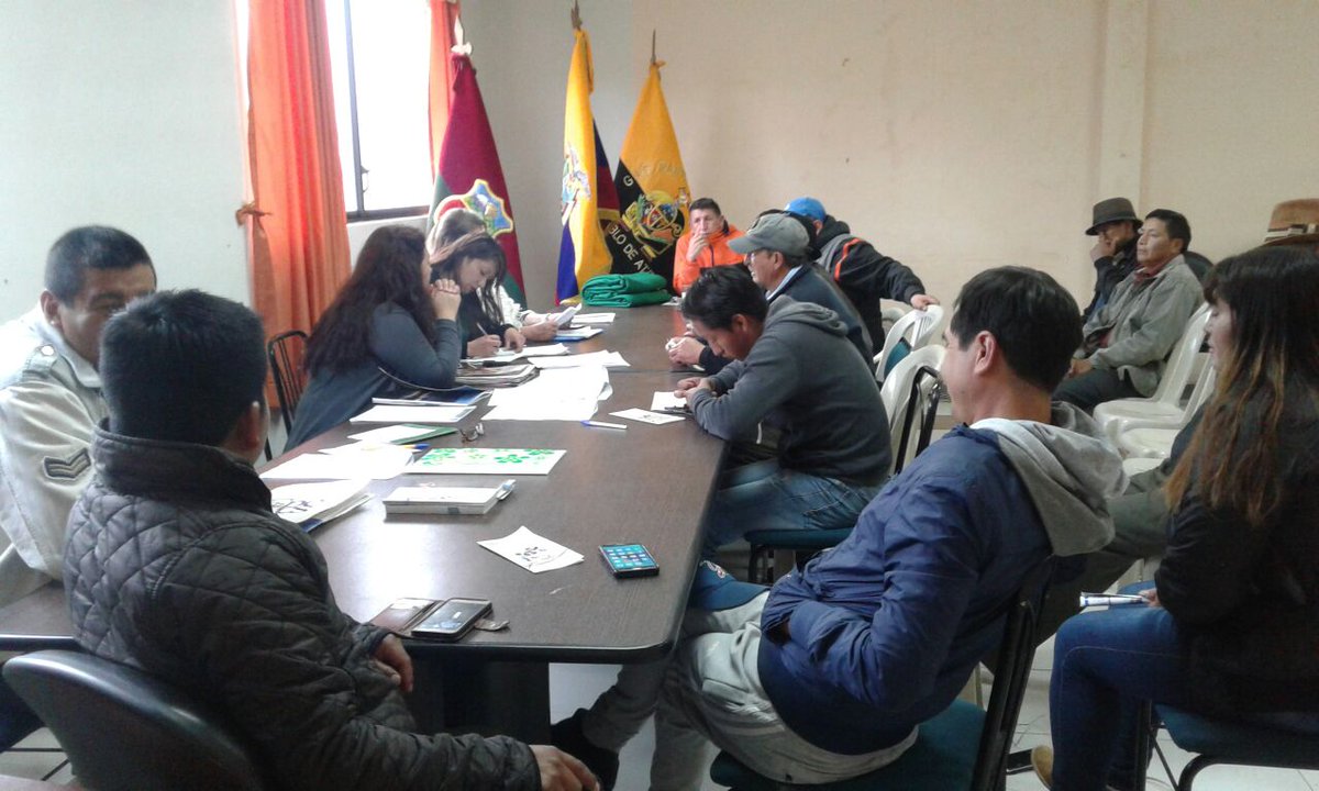 Bolivarparticip's tweet photo. Levantamos la Consulta Ciudadana en la Parroquia San Pablo de Atenas, La Rendición de Cuentas para mejora la gestión pública. https://t.co/Z1OcS3kqFz