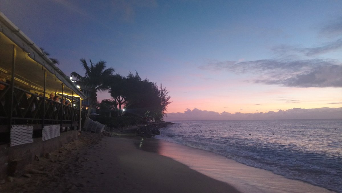 SarahJLambeth's tweet photo. Beautiful end of day in Barbados @InsOutsBarbados #sundown #cocktails #happyhour #zaccios #westcoast #barbados #fridayfeeling https://t.co/TmOYiKJzho