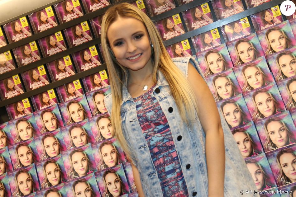 Fadellari's tweet photo. sdds do cabelo loiro @larimanoela https://t.co/7s2KEENFx6