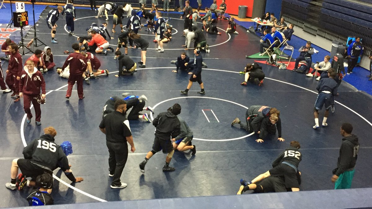 Hebron Wrestlers warming up for 3rd round at Regionals, stars again at 5:00pm