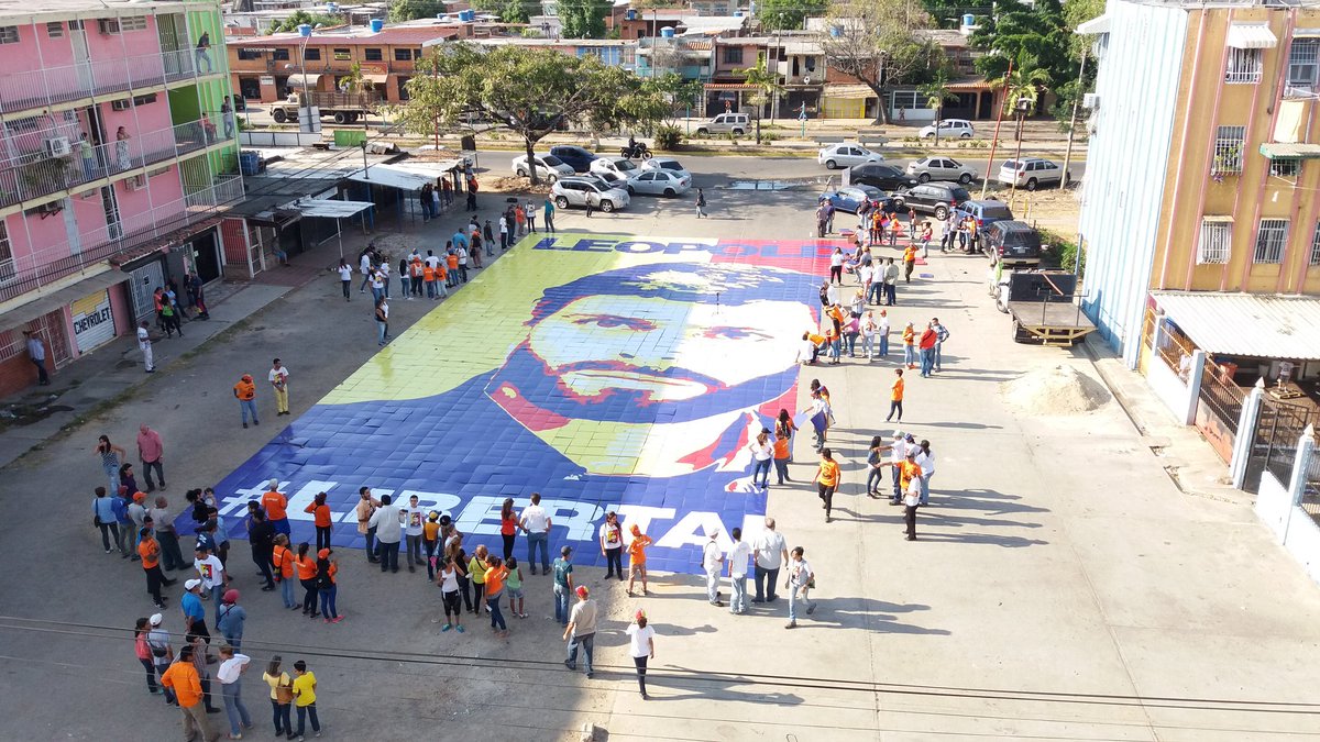 JVPCarabobo's tweet photo. Hoy #16Feb Los Jovenes Carabobeños alzamos nuestra voz elaborando un mosaico denunciando los 4 años del secuestro del regimen a nuestro hermano y Coordinador Nacional @leopoldolopez. Seguiremos luchando hasta que #ConquistemosLaLibertad de todos los presos políticos y de Vzla! https://t.co/lcvZeyMJGI
