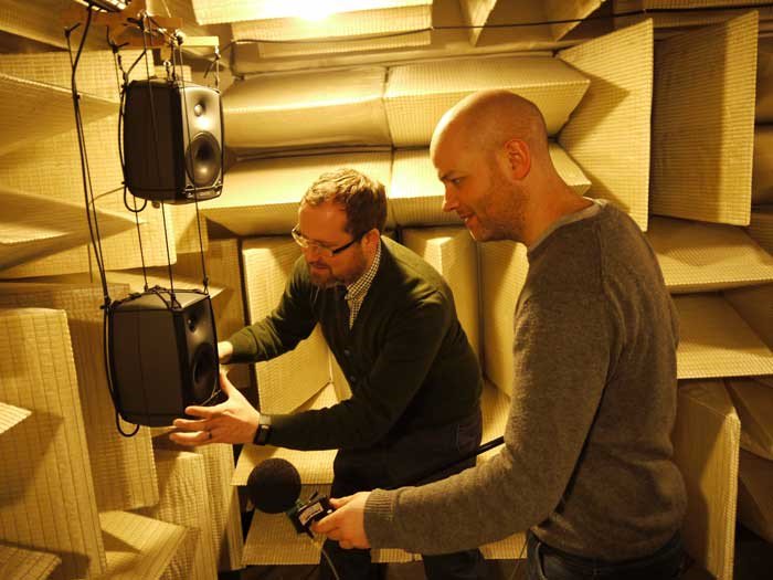 Explore "The Science of Sound" 🔊  with Dr. Eoin King. Teen Science Cafe on February 21 5:00PM-7:30PM at the Legacy Foundation (1229 Albany Ave, Hartford CT). The cafe is FREE, FUN and includes FREE 🍕. A fun event connecting local teens with scientists and each other  👨‍🔬👩‍🔬