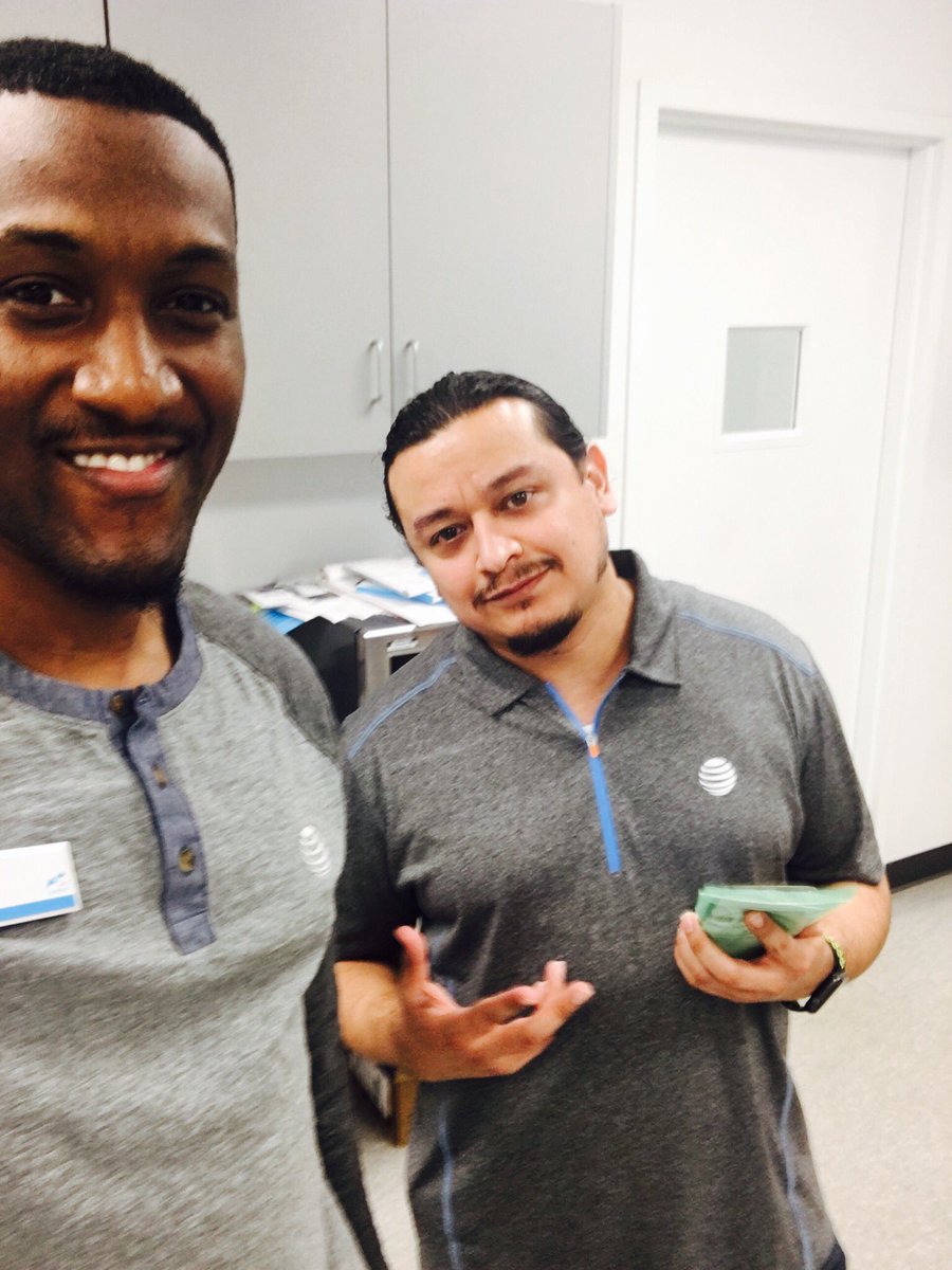 MikeHoustonCSE's tweet photo. Oscar getting his customer set up with a #Premium #DIRECTV #LetsGooo #SilverSpring #Bandits #Regulators #Mightiest @MightiestGS3009 @jd4180 @404girl https://t.co/6mpCAVmRgi