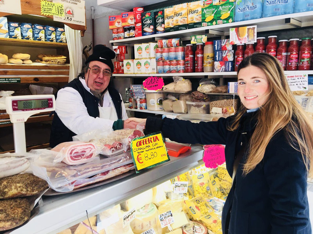 CalabriaTw's tweet photo. Stamattina al mercato della Serpentara a #CastelGiubileo #QUIeORA @forza_italia https://t.co/d1Vgn4sw3u