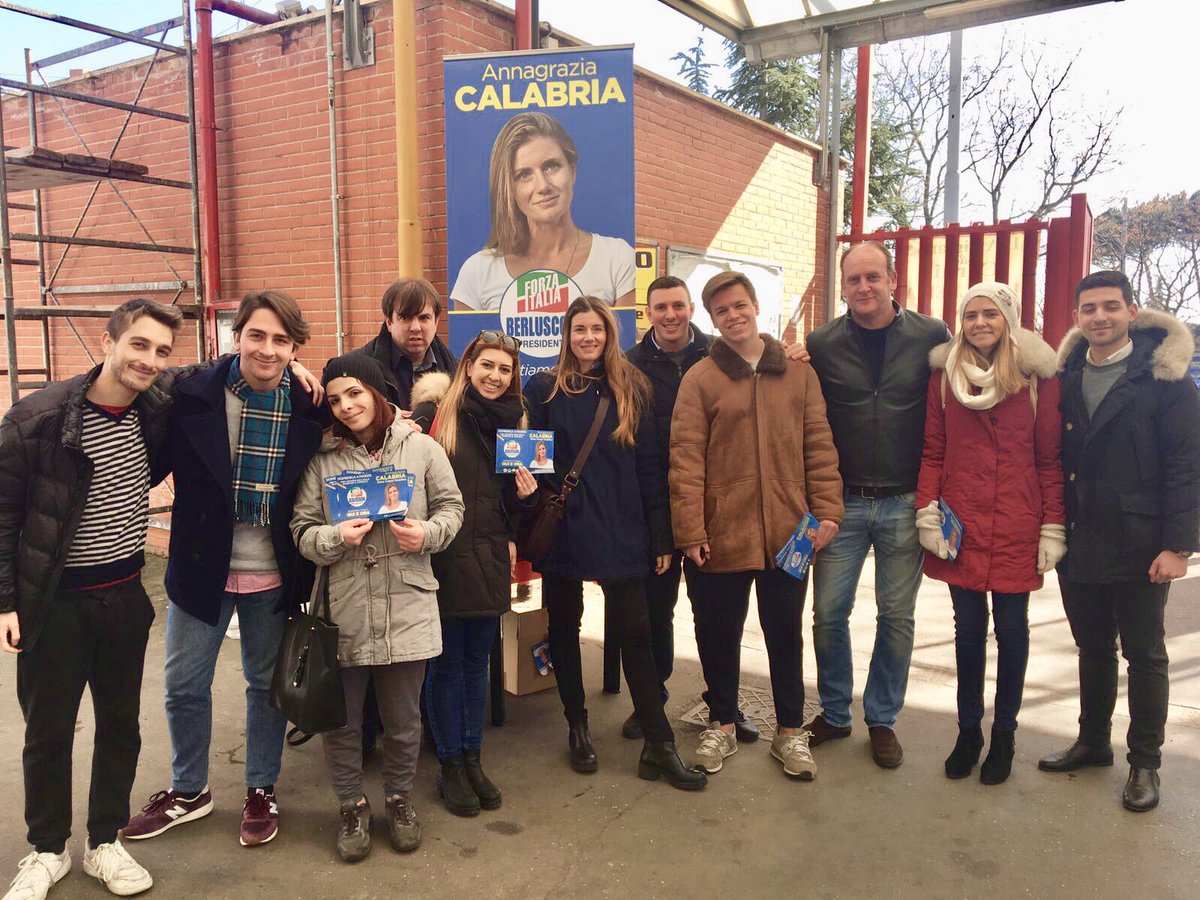 CalabriaTw's tweet photo. Stamattina al mercato della Serpentara a #CastelGiubileo #QUIeORA @forza_italia https://t.co/d1Vgn4sw3u
