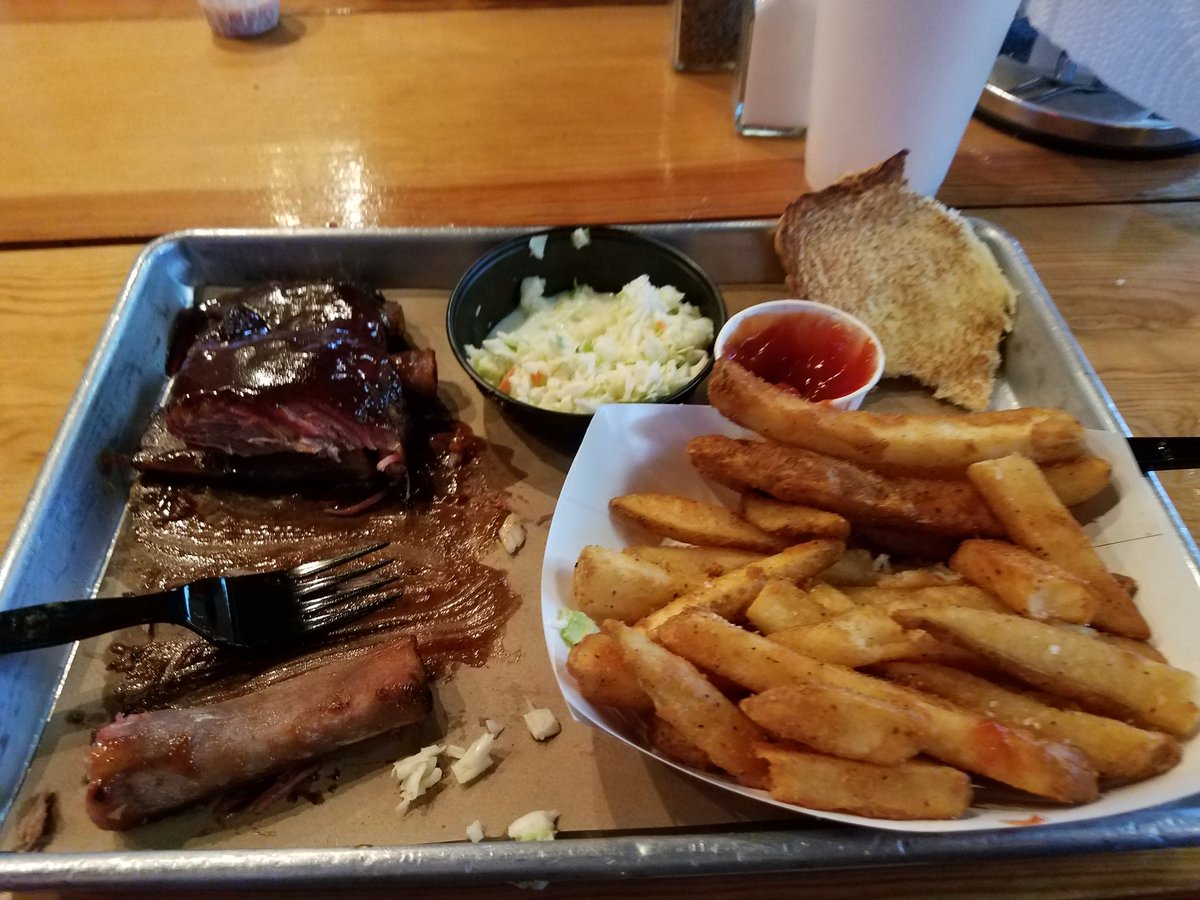 etta64's tweet photo. A shot of @JimBeamKentuckyFire, ribs at #riblickers and @blackberrysmoke . My goodness, does it get much better? https://t.co/oajqMYhXum