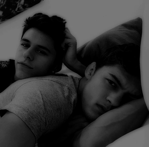 ensmf's tweet photo. *continuo amanhã amorzinho, love you <3* https://t.co/6aPN7LPRiF