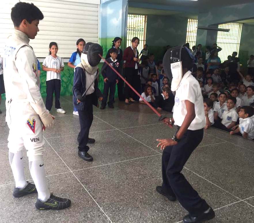 sedejuanito's tweet photo. Hoy tuvimos exhibición de esgrima por alumnos pertenecientes a la selección de Carabobo y al @colegiojuan23 , quienes conforman la base de la región en campeonatos nacionales. Orgullosos de nuestros talentosos esgrimistas Hermanas Magallanes, Alejandro Pineda y Carlos Carrasco. https://t.co/sK6doKxI5z