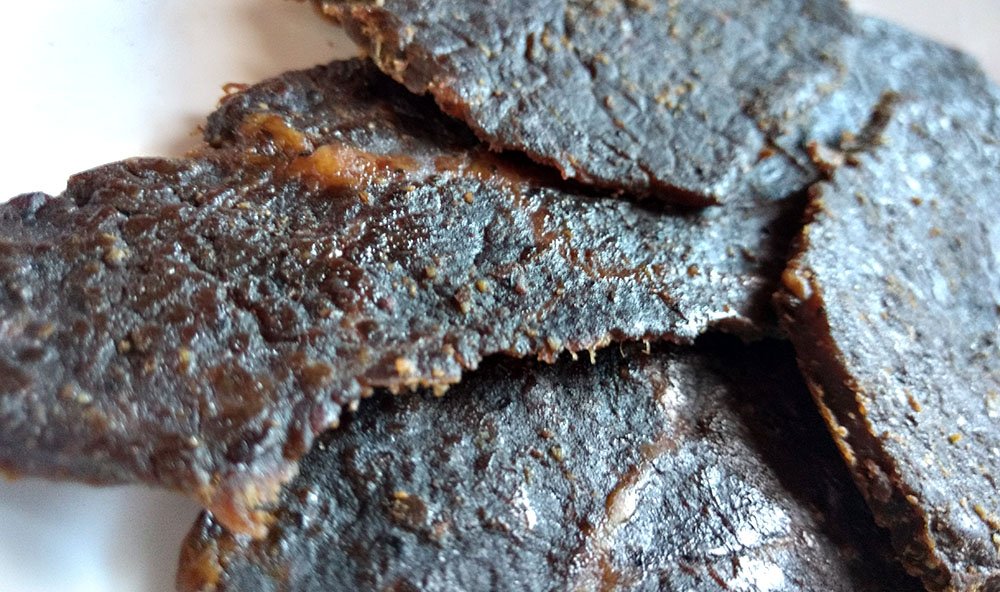 JerkyReviews's tweet photo. This Black Pepper &amp; Garlic jerky from Shiner's Stash delivers just enough of the seasoning blend to create a nice savory profile against a saucy beef broth marinade, and well-marbleized cuts of top round. Find out more: https://t.co/4pb2G8Nify https://t.co/cO0CnEuCZX