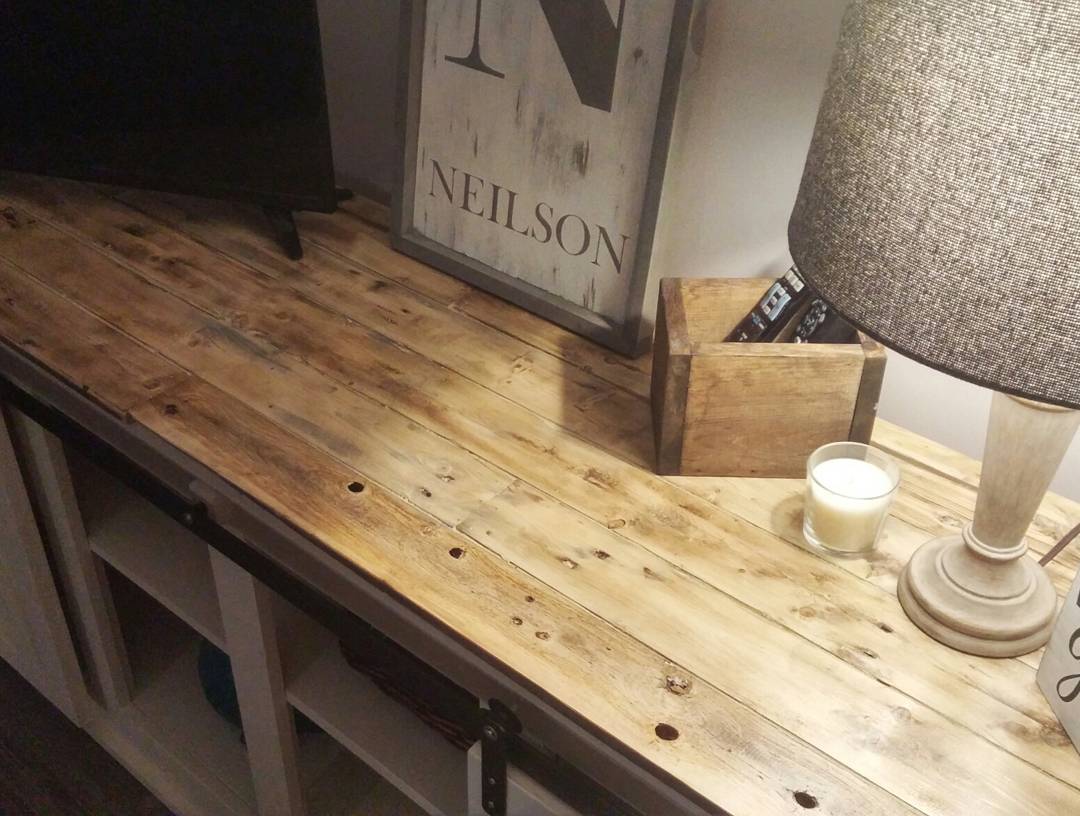 justabitknotty's tweet photo. Sliding barn door media console. 70" long, chiffon cream paint, matte black hardware, pallet top with additional stain aging and 3 coats of poly. #justabitknotty #woodworking #slidingbarndoor #mediaconsole https://t.co/XXXgvzffAH