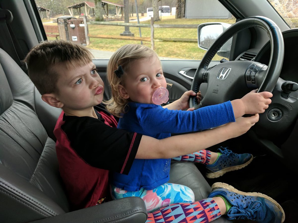 mamaontherockz's tweet photo. Cutest/craziest co-pilots!
#TheBurgersGoTiny #TheBurgersTakeVA #WinterBreakRoadTrip #blog #blogger #follow #TMOTR https://t.co/j5jVnaFAyB