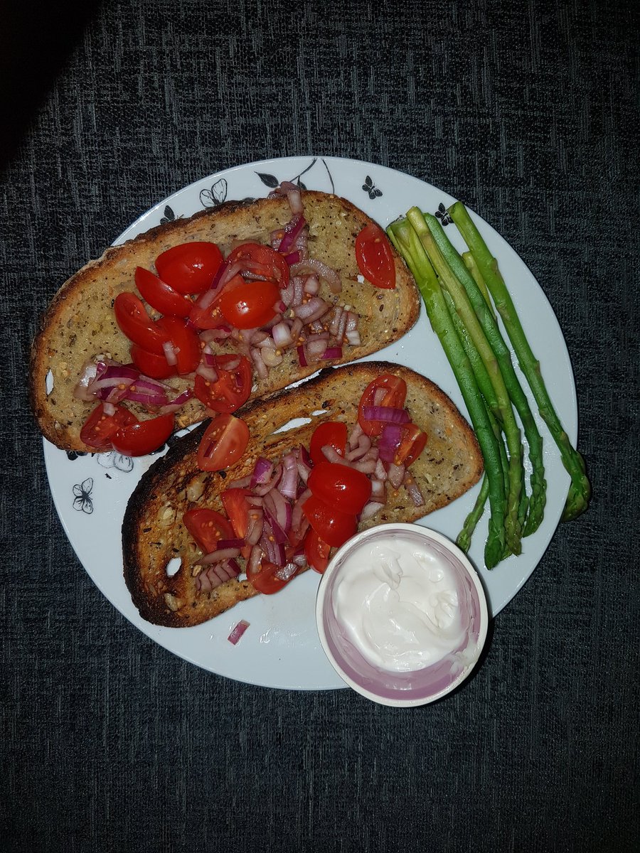 UnexpectedlyV's tweet photo. Homemade Bruschetta &amp; Garlic Mayo

#vegan is #better 

#veganfood
#plantbased #veganrecipe #livelife #lovelife #GoVegan https://t.co/uko5hvr9oH
