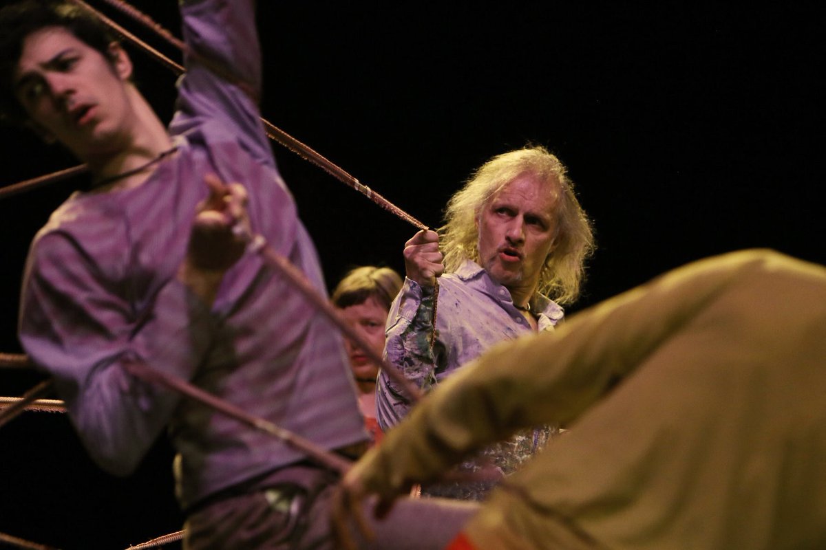 TheatreDeLiege's tweet photo. Inclassable iconoclaste et imprévisible, HOW TO PROCEED de #ThomasHauert en répétition claque déjà fort, très fort ... Première ces 19&20/02 @TheatreDeLiege dans #PDD18 +d’infos & booking https://t.co/RzQg91CvXa #Liege https://t.co/T6BEMwUHZk