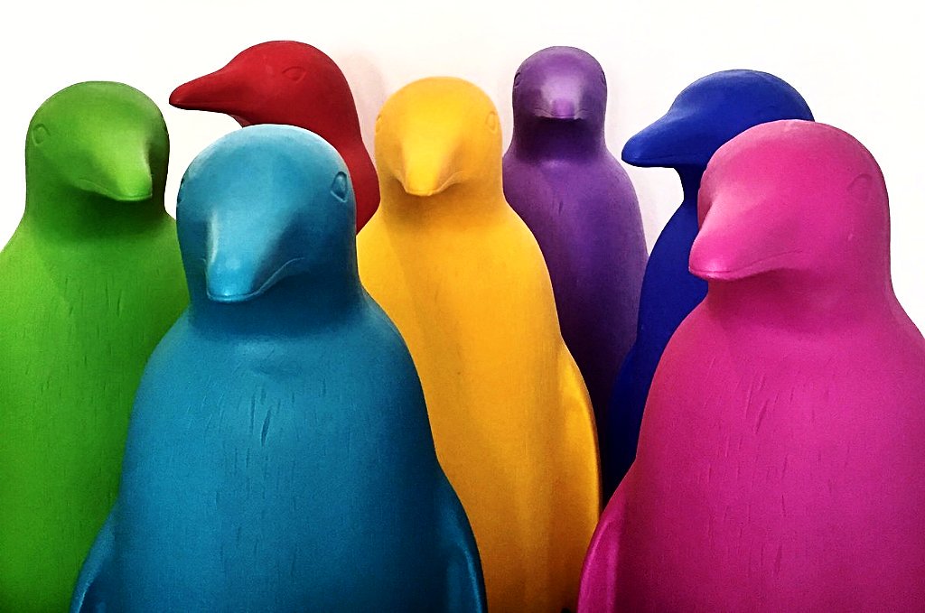 Happy Penguins, Happy Friday! <a href="/Cra_King/">Cracking Art</a> #CrackingArt #21cNashville #PenguinPride