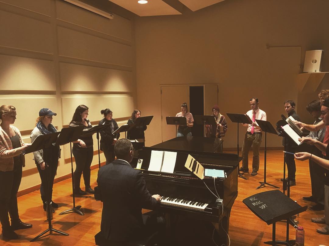 KeeneState_'s tweet photo. Keene Vocal Consort working hard at the #fairyqueen choruses! Be there Friday April 20th 🧚🏽‍♀️👑 #opera #operastudents #Repost @kscopera https://t.co/1AhtE1D6pH