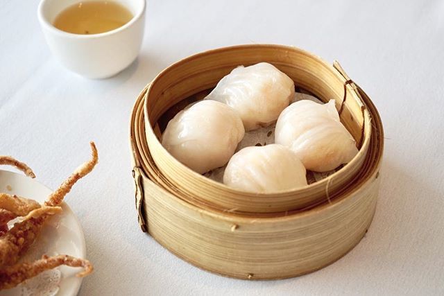 jimmywongeats's tweet image. Yum Cha lunching with the girls @thegourmetguerrilla @the_missm . These har gow, crystal prawn dumplings went pretty quickly. The nice thing is the carts come around just as fast! .
.
.
#hargow #weekend #jimmywongeats #masterchefau #foodie #treatyourself… ift.tt/2Ev2uQ1