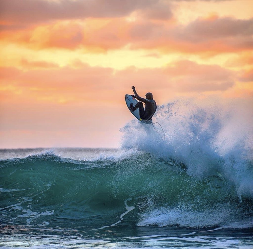 KLovlie's tweet photo. Surfing 🏄, Norway 🇳🇴! Where all things wild are free. Yes, it is as awesome as it looks!                             ©️ Andreas Wolden #articsurfers #hoddevik #norway #livethesearch #surf #waves #VisitNorway #ocean #sky https://t.co/a4KK3v3VRI
