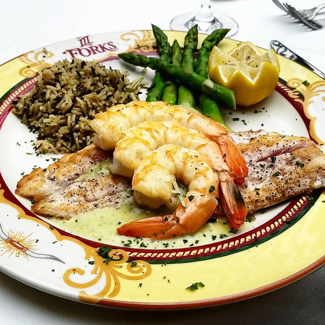 3ForksDallas's tweet photo. Red Snapper freshly caught from The Gulf! #fishfriday #nomeatfriday #Lent #IIIForks #3forks https://t.co/qUZZEcqP29