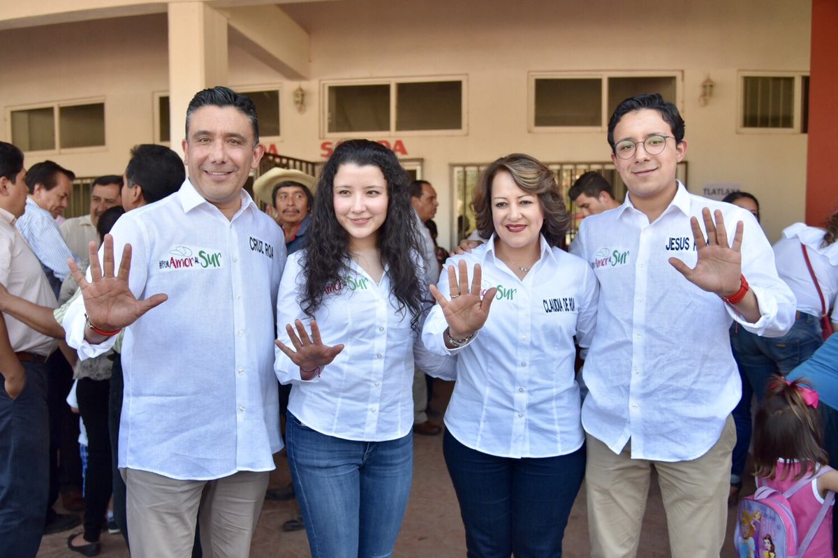 cruz_roa's tweet photo. Agradezco a las y los delegados del #PRI por darme su confianza para ser su precandidato por el Distrito Federal 36 de Tejupilco .#PorAmorAlSur https://t.co/5FgwuMh4SA