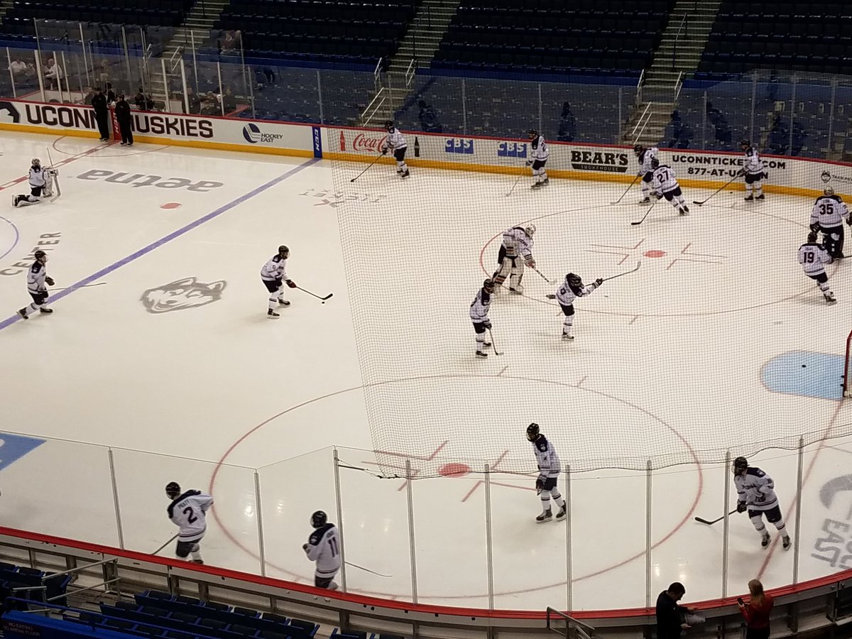 djg411's tweet photo. Let's go UConn #UConnNation #uconnhockey https://t.co/sKWSwSpugU