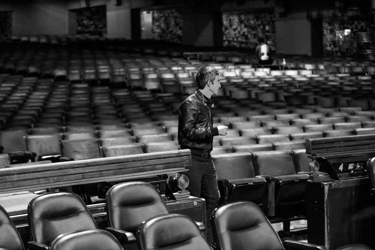 BenTweetCarter's tweet image. So @NoelGallagher High Flying Birds at @RadioCity Music Hall, NYC this week. IMAGES: Sharon Latham/NGHFB Facebook page That&apos;s Noel, Gem Archer and Chris Sharrock (OASIS) plus assorted mates. Set includes @oasis faves #Wonderwall #GoLetItOut #DontLookBackInAnger
