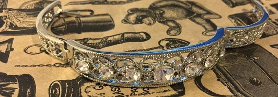 SpitfireNellie's tweet photo. Swarovski crystal heart patterned bangle https://t.co/bKzBGMUe4Q - £12.99 (Not Including P&amp;P) 
A white metal silver tone bangle/bracelet, with a heart pattern design and Swarovski crystals - bangle comes with a clasp to close.  Gemstone: Zircon  
#ForSale #Bracelet #Swarovski https://t.co/DHH9lQ5Mx9