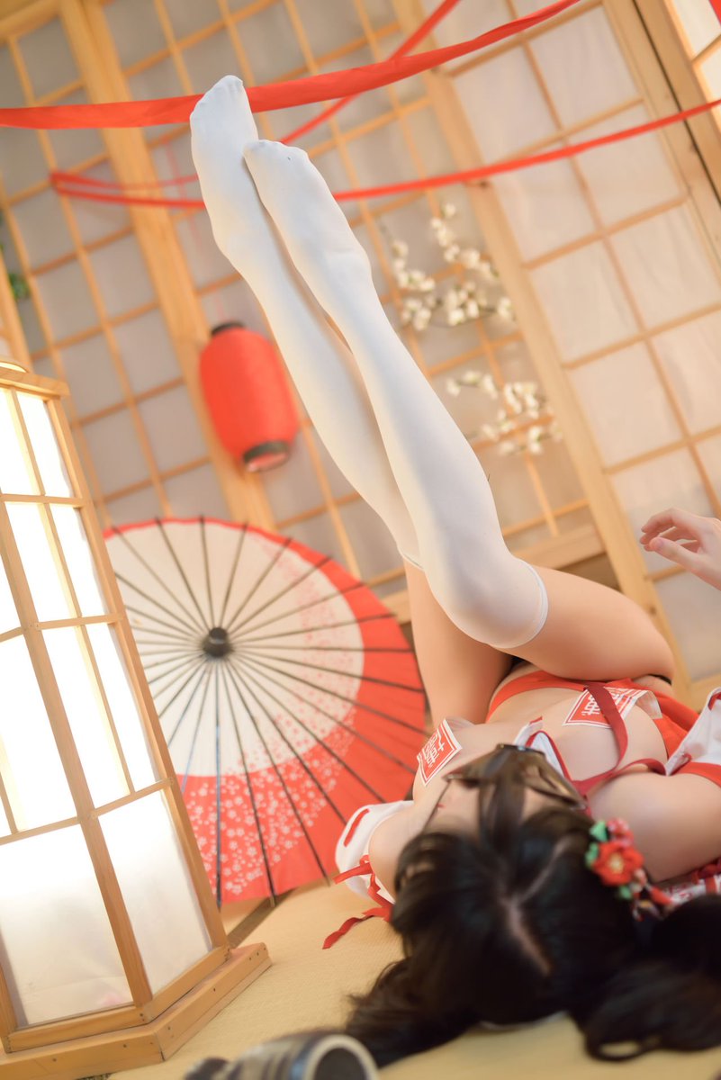 ZettaiiRyouikii's tweet photo. White #thighhighs massive post 😍 😍 https://t.co/jSXPrKUu5K
