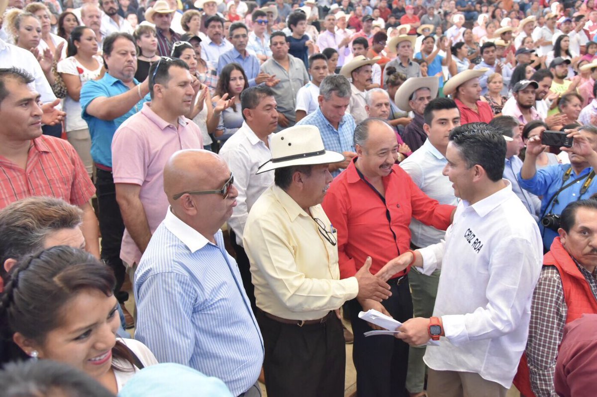 cruz_roa's tweet photo. #PorAmorAlSur vamos a trabajar en un solo equipo. Somos gente de trabajo y resultados porque queremos mucho al sur del Estado de México. https://t.co/N8JNnLqdIq