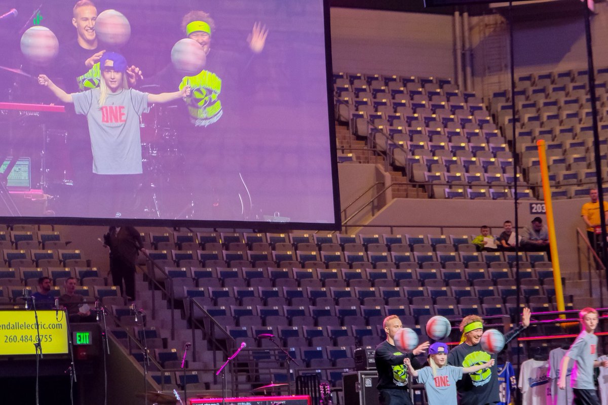 christysuecabe's tweet photo. Our kids got to help Tanya & Caleb Crevier do the pre-show last night at FCA Night of Hope. Doors opened 90 minutes before the program started. So proud of them and friend, Max. They were all brave in front of thousands and they had a blast!
#fcatebow https://t.co/NvSzUisUZN