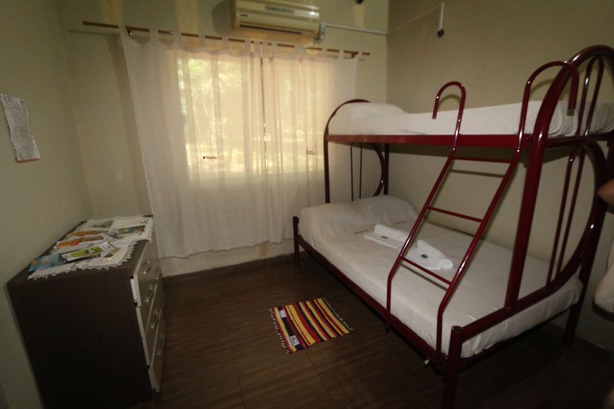 ParaguayTVHD's tweet photo. 📷 Mtra. @MarcelaBacigalu inauguró la Posada comunitaria “Tembey” .
Cuenta con 2 habitaciones y 8 camas,el costo por persona es de 80.000 gs. 📲(0985) 161- 194 y para quienes solo quieren pasar el día en el Parque Ecológico #Tembey, pueden ingresar con un costo de 7000 gs. https://t.co/yytj0emvey