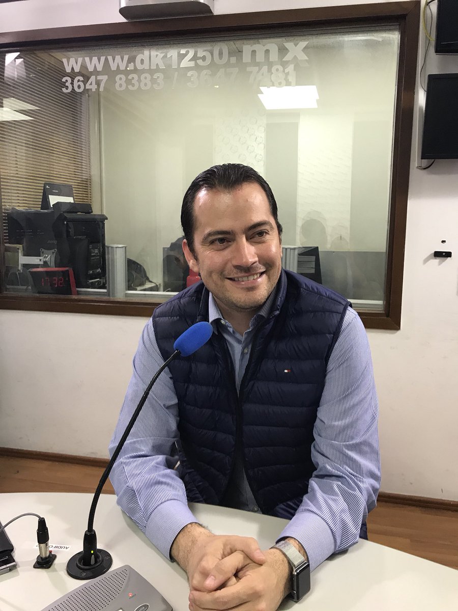 joseangelgtz's tweet photo. Nos acompaña en #ElTimbre @ilichglz presidente de @NuevaAlianzaJal @dk1250 @carlosanguianoz https://t.co/X7zZiwjHYj