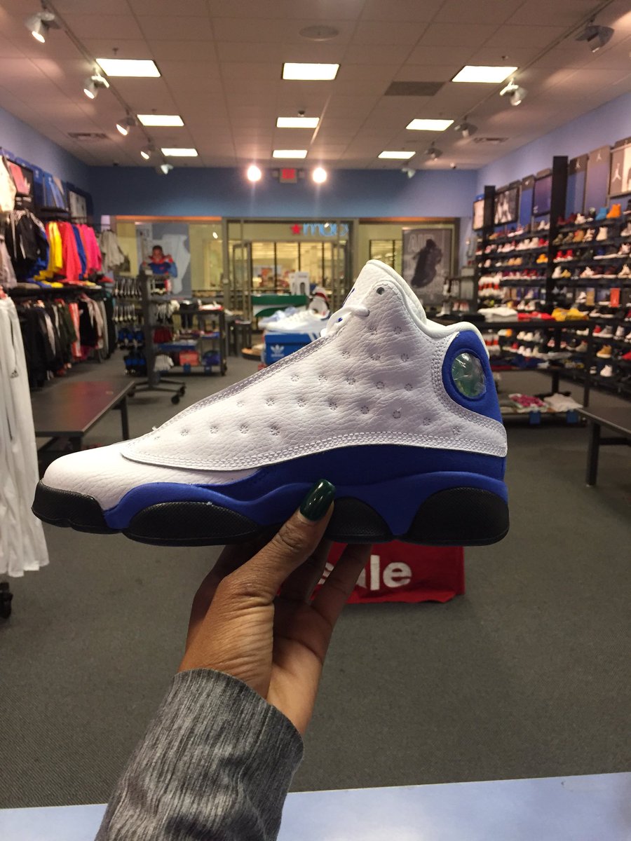 YahbooH's tweet photo. Releasing March 3, 2018 !
Retro โ Hyper Royalโ 13s
#JordanRelease https://t.co/MQevbtqb6q