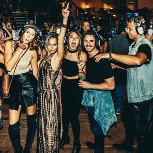hushconcerts's tweet photo. Don't get left out TONIGHT: #silentdisco comes to poolside dance floor @viceroysm. ๐ธ๐ฆ
Tickets: https://t.co/WItH2WPuoa
#SilentDiscoParty #ViceroySantaMonica #HushLA https://t.co/XeJF5tjFWM