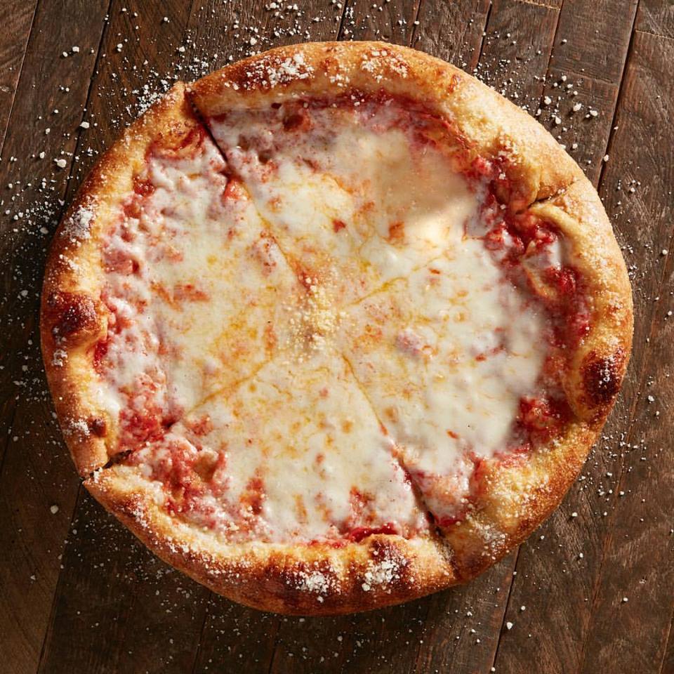 MellowDESTIN's tweet image. Sometimes, a plain ole cheese pizza just hits the spot. Who wants to grab some 🍕with us tonight?