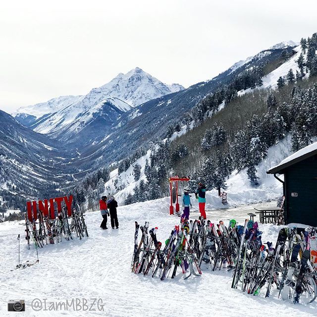 IamMBB's tweet photo. The top of the ‘Milk. •
•
•
#Aspen #uphilling #uphilllove #uphilllife #snow #mountainlife #mountainlove #skitown #skitownlife #skitownliving #skitownlove #colorado #coloradolife #coloradolove #coloradotography #viewcolorado #colorfulcolorado #uphills… https://t.co/5m9C80TqLz https://t.co/JZDA0AjrM3
