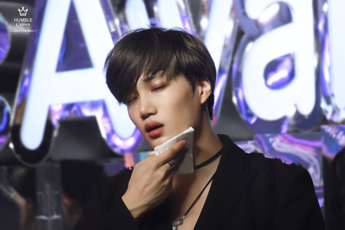 kimjipics's tweet photo. wow 😍
#iHeartAwads #BestFanArmy #EXOL @weareoneEXO https://t.co/zX4KrRI6rR