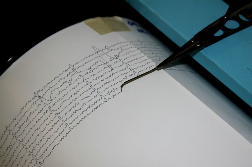 elespectador's tweet photo. #EnDesarrollo Terremoto de magnitud 7,5 sacude a México. https://t.co/W2fYSbrLjM https://t.co/lvUbFbuiQU