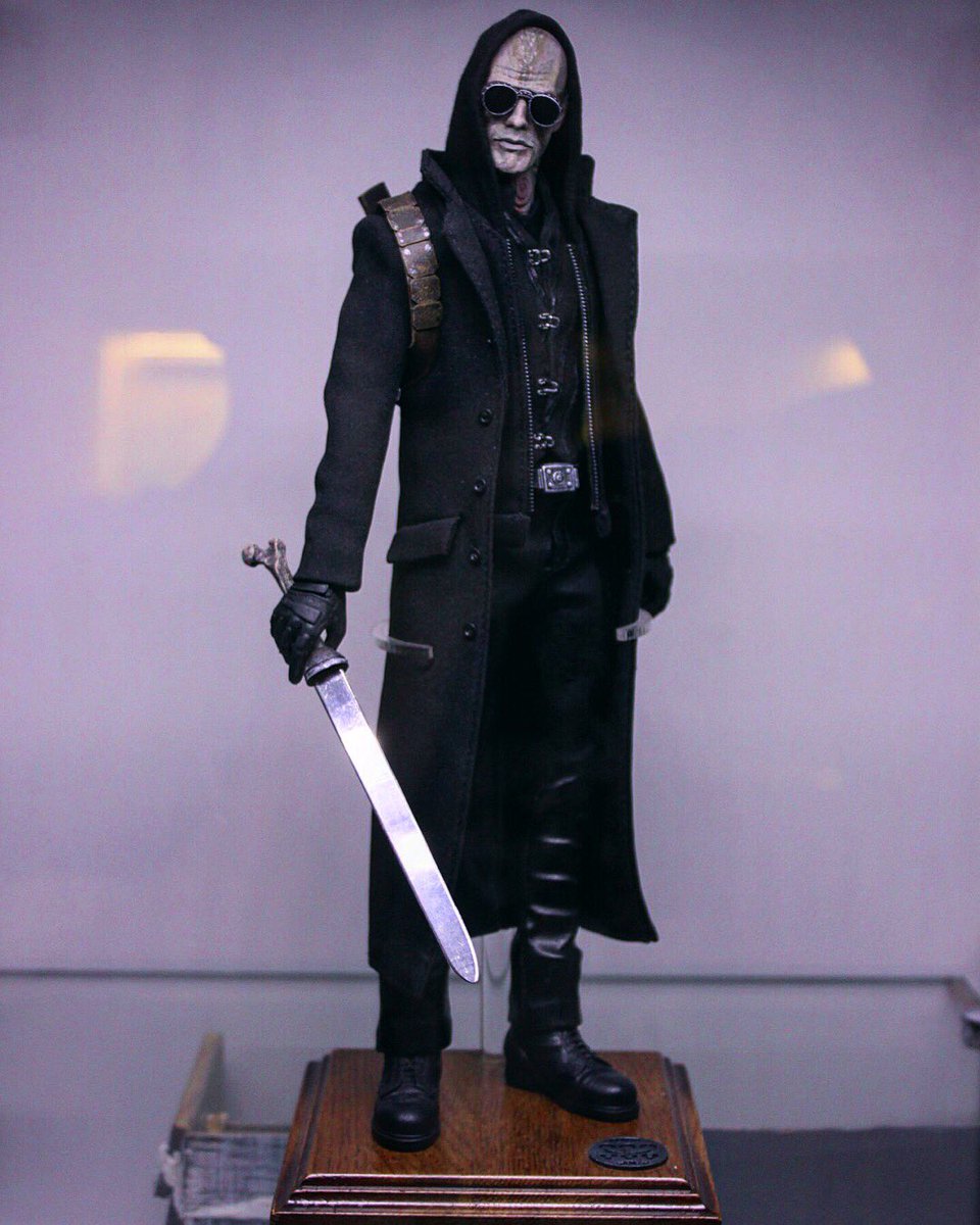 lexluter91's tweet photo. #thestrain #theborn #mrquinlan
Some photos of Mr. Quinlan in my display case.
The pre-orders are still open. If you are interested, then write to me in PM.
The kit includes:
Painted head
Body
Clothes and shoes
Holster and sword(metal)
Glasses
Wooden stand
@rpenryj @RealGDT https://t.co/3abwqJzt1P