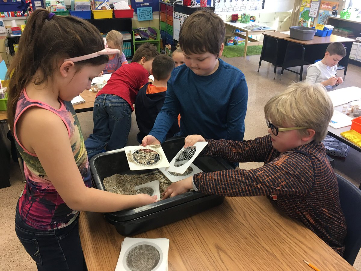 mrscolgansclass's tweet photo. Rocks, rock! Investigation stations exploring pebbles, sand, & silt. #sceslearners #sces2learn #second36 #sciencerocks2C https://t.co/aS59shkBAg