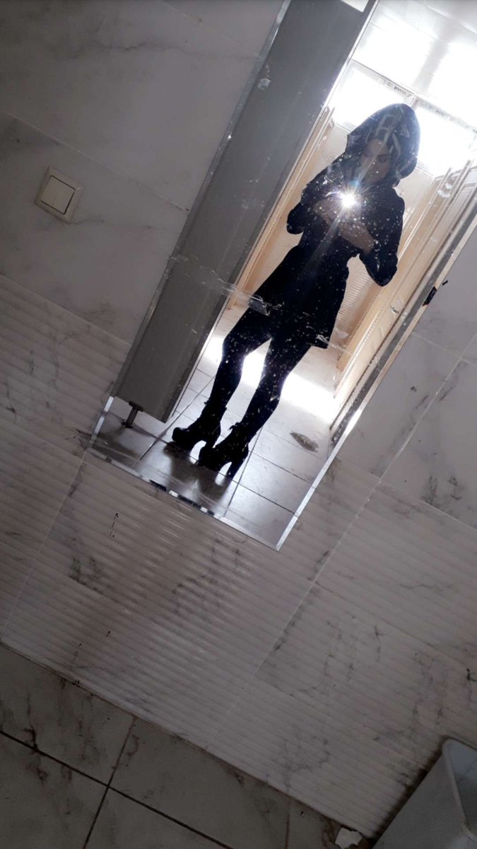 Bu aynamı daha kirli yoksa dünya mı diye afilli bi şey yazayimda derbeder kişiligim bozulmasın 🤣