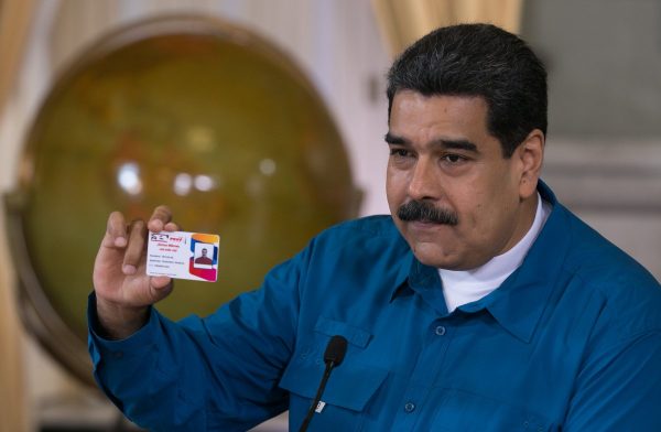Presidente Maduro invitó al pueblo venezolano a sacar el carnet del Psuv - conelmazodando.com.ve/presidente-mad…