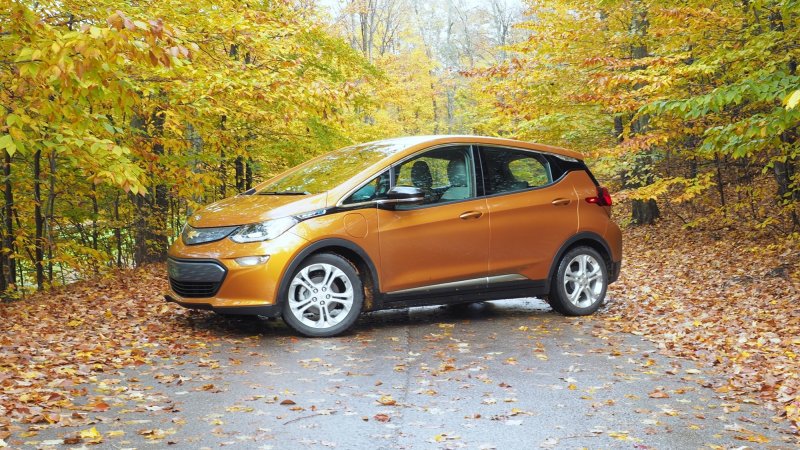 to9871's tweet photo. Tesla Model 3 delays, tax credit concerns spur sales of Chevy Bolts.. #autonews #carnews https://t.co/cXWOneFBdF https://t.co/TZHd56gEjF