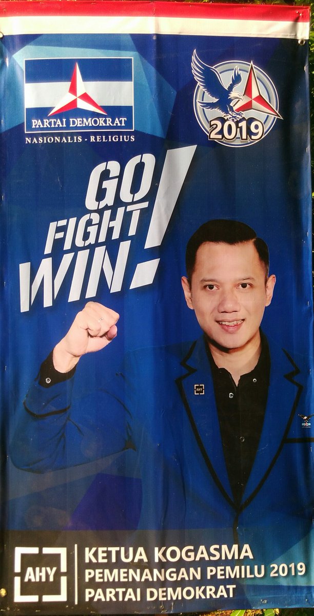 soeyoto1's tweet image. Hari ini AHY dinobatkan sebagai Komandan Satuan Tugas Bersama (KOGASMA) untuk Pemilukada 2018 dan Pemilu 2019
#DEMOKRATSIAP2019

@didiklpambudi @caknawa @TranceX9 @SeputarAHY