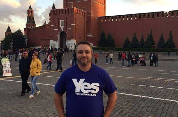 14. Following Dugin's doctrine, the Kremlin supports separatists movements: Texas secessionist Preston Wiginton and Calexit leader Louis Marinelli (resident of Ekaterinburg, Russia) in Moscow.