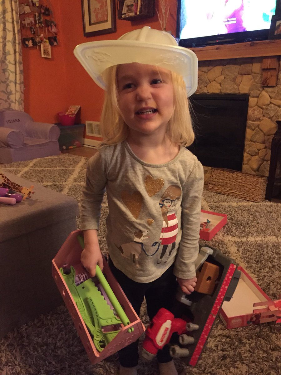 _MGlackin's tweet photo. One episode of “Treehouse Masters” with @TheTreehouseMan and my daughter is ready to go! #FutureContractor #GirlsRule #TreehousesRock https://t.co/AHxTMS9ZH3
