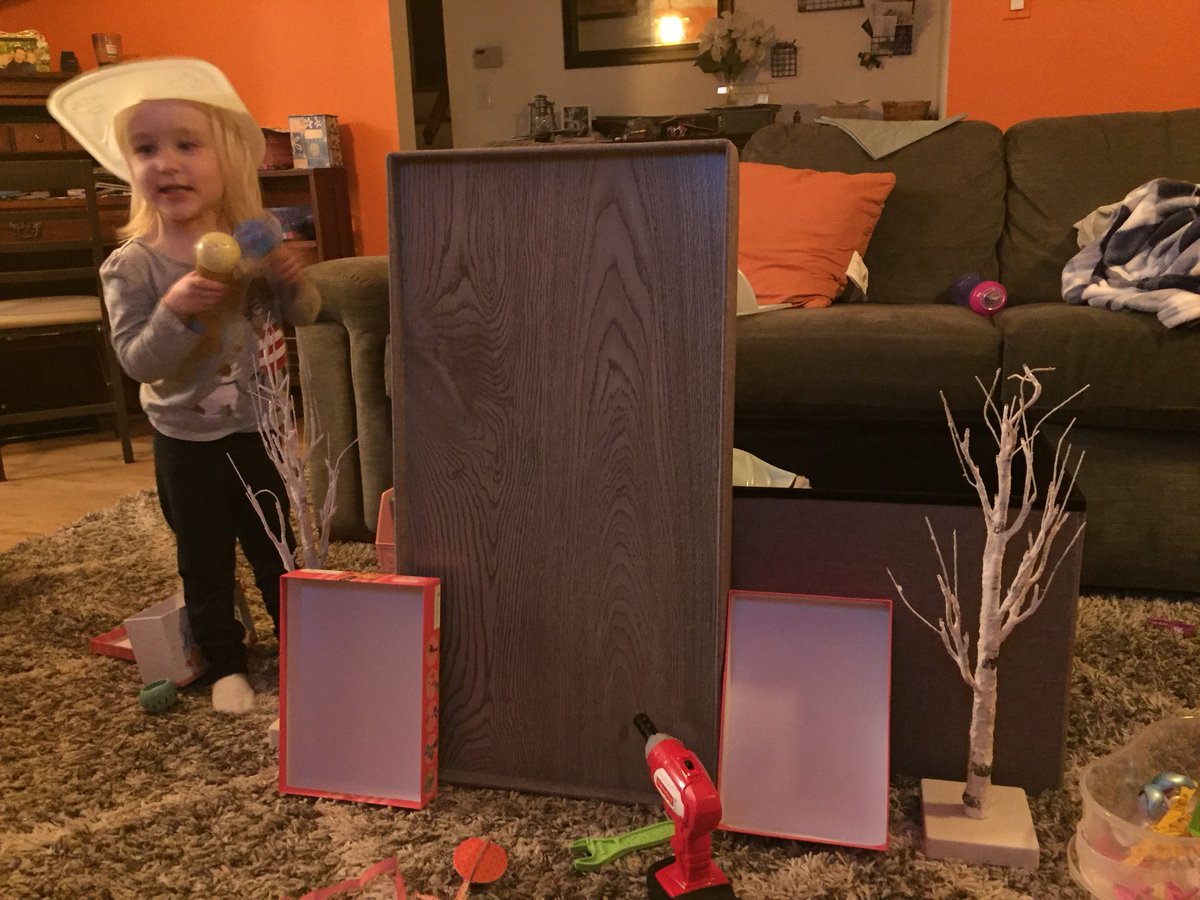 _MGlackin's tweet photo. One episode of “Treehouse Masters” with @TheTreehouseMan and my daughter is ready to go! #FutureContractor #GirlsRule #TreehousesRock https://t.co/AHxTMS9ZH3